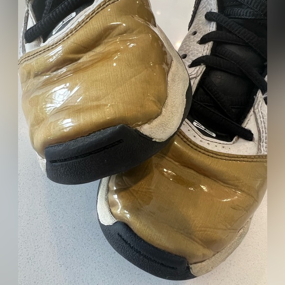 Youth Jordan B Loyals - Picture 2 of 8